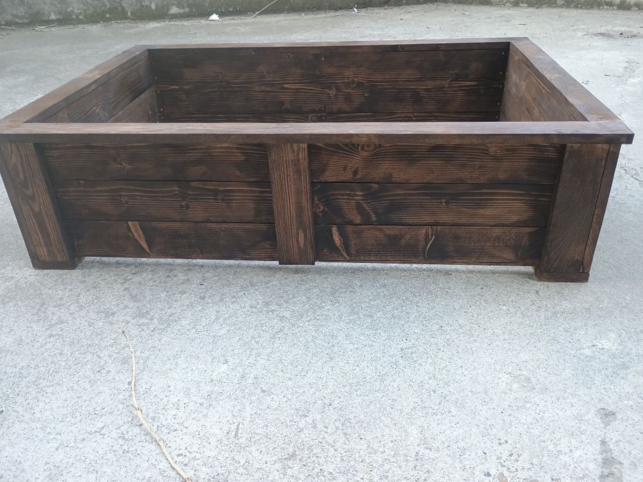 Продавам дървени кашпи