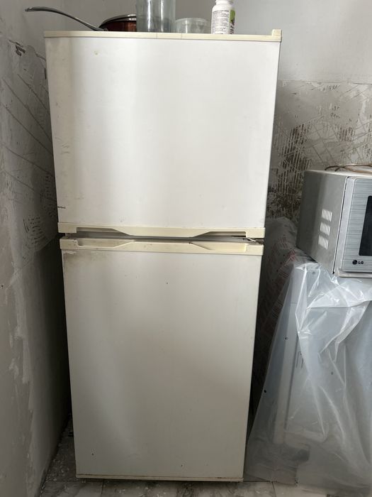 Холодильник двух камерный