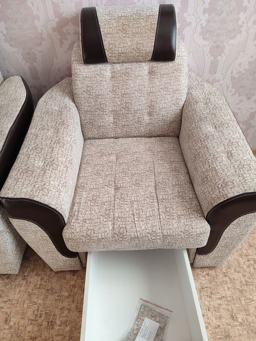 Продам диван с креслом