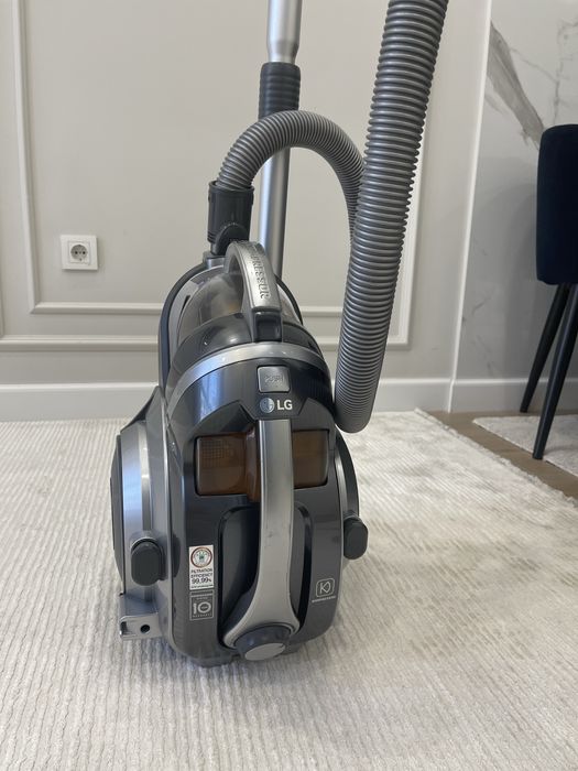 Продам рабочий пылесос Lg