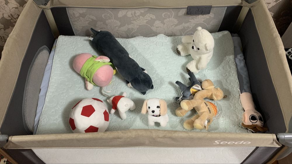 Детская кроватка- манеж Seedo. Размеры 110х80х75.