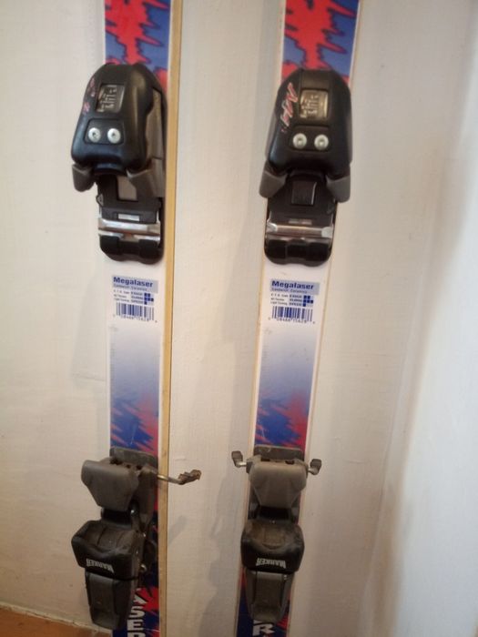 Vând schiuri  cu legături pt adulti TYROLIA Mega Laser