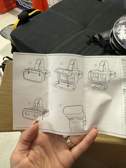 Virtual reality glasses