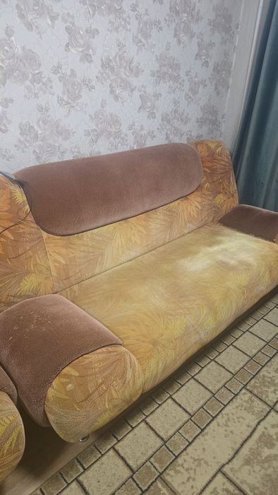 Продам Диван средний состояние!
