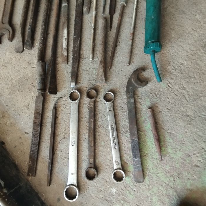 Различни видове истроменти и ключове