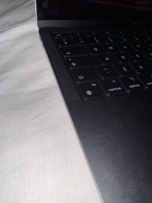 MacBook Air 13″ 2020, M1 8 Cores, 8 GB, 7 core GPU