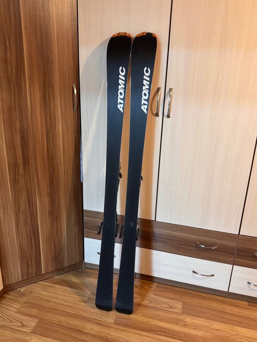 Продам лыжи Atomic мужские