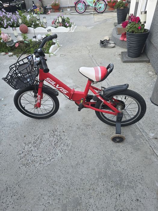 Bicicleta marimea 16 la cauciuc