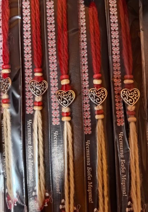 Продавам мартеници ръчно изработени