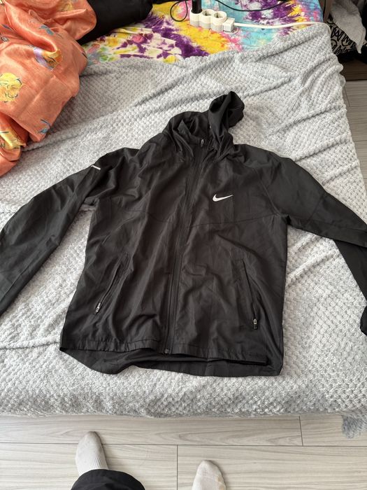 compleu nike miller marimea S pret 200 lei