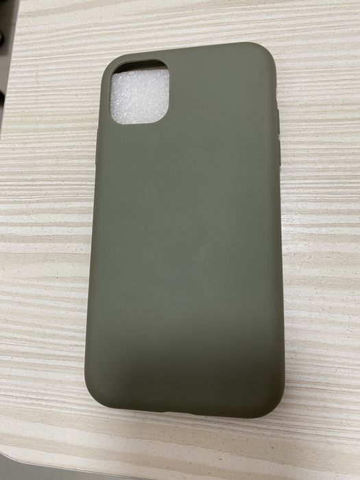 Продам чехол на айфон 11 оригинал HM