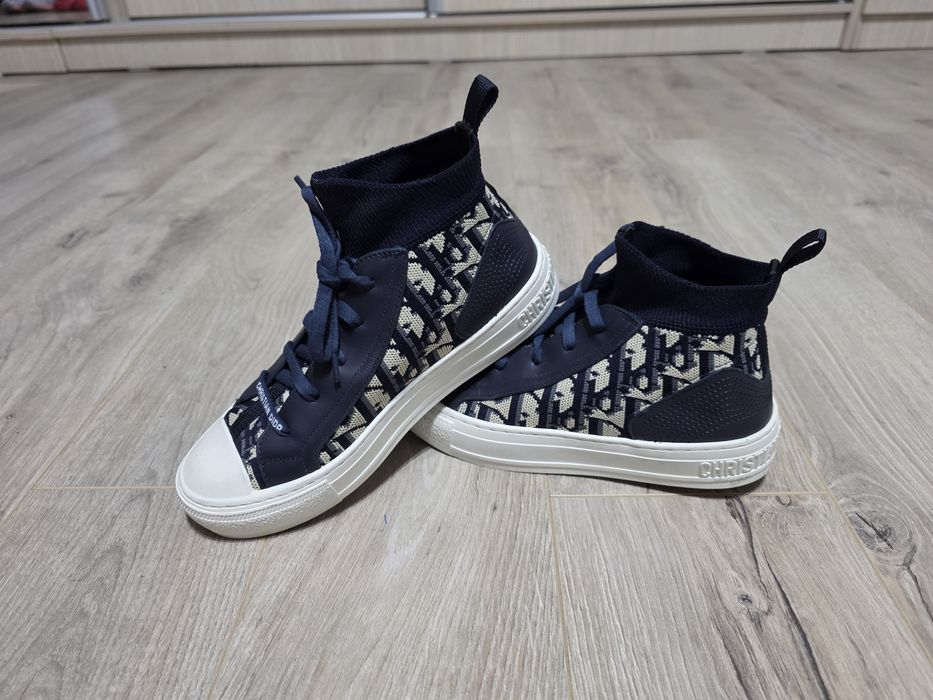 Tenesi, Sneakersi Christian Dior nr 38, dar se potrivesc pt max 37,5 c