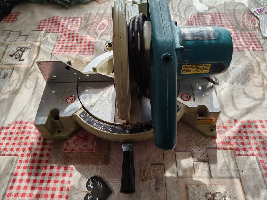 Пила торцовочная Макита LS1040