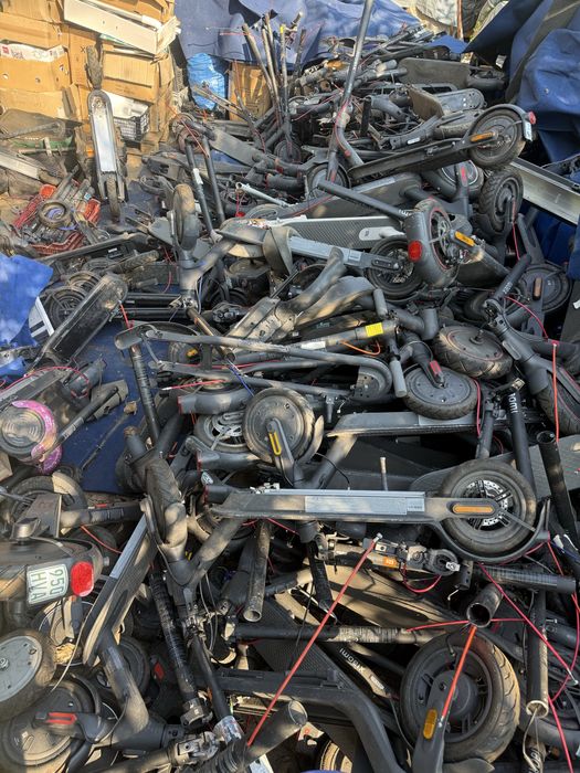 Vând lot trotinete electrice cu diferite efecte