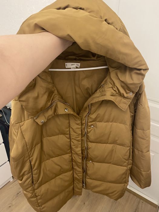 Продам куртку зимнию Mango