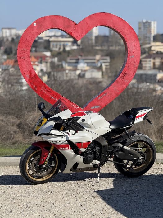 YAMAHA R1 2023 60 th anniversary