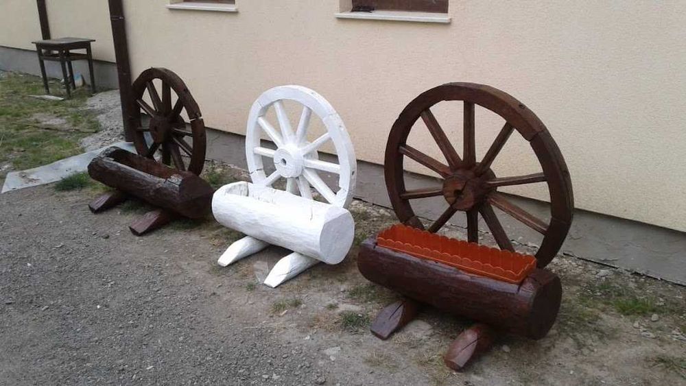 Roți de căruță vintage originale, suport pentru flori