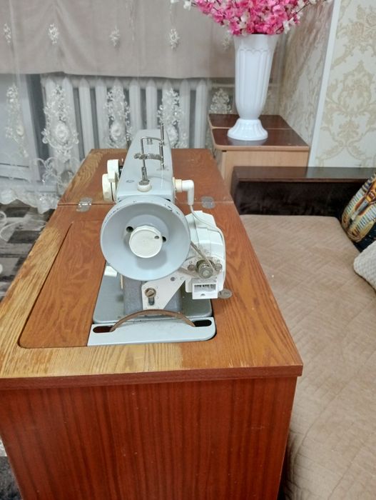 Продам швейную машину