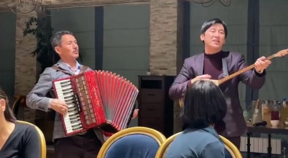 Тамада, асаба, шоумен