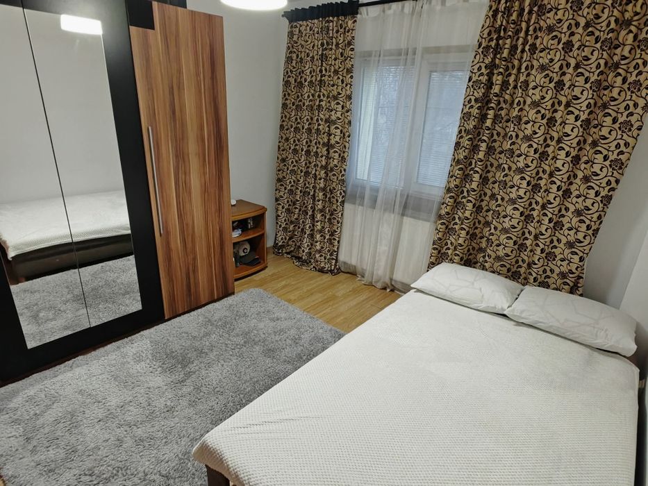 Închiriez apartament 3 camere cartier 1 Mai