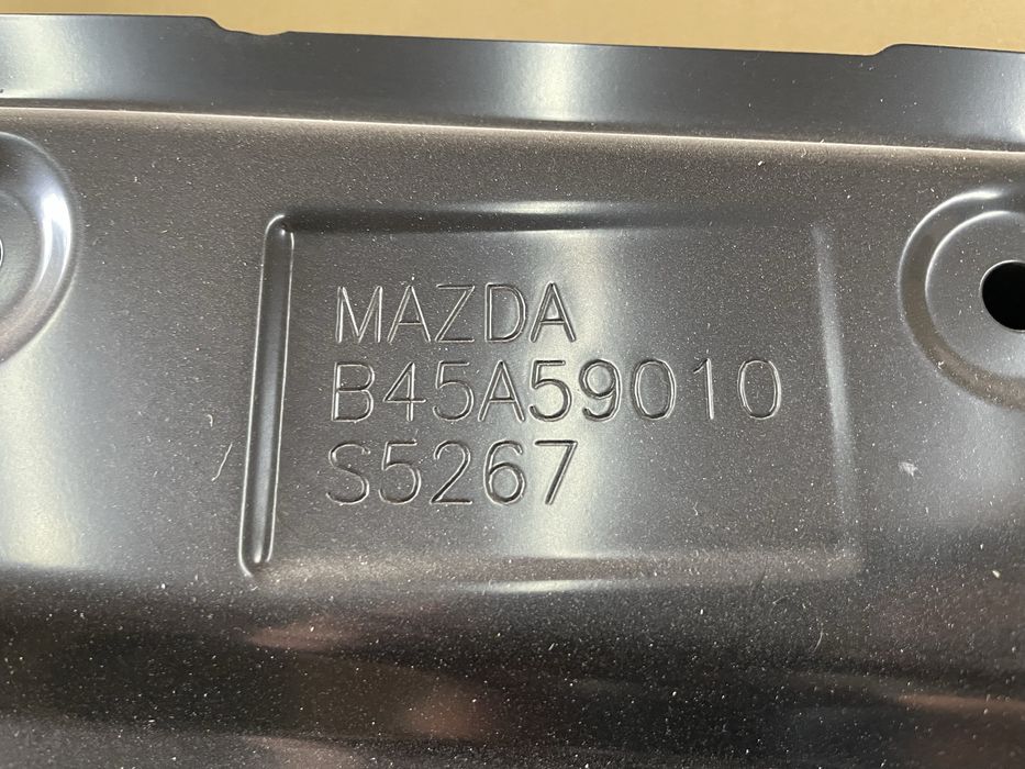 Дверь передняя левая Mazda 3