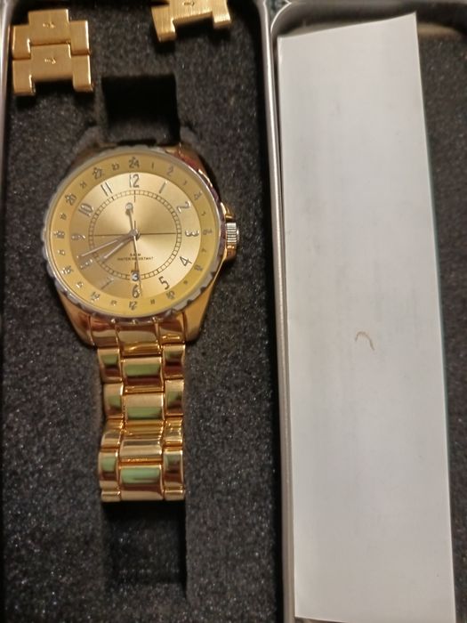 Часовник с кварцов механизъм Q&Q