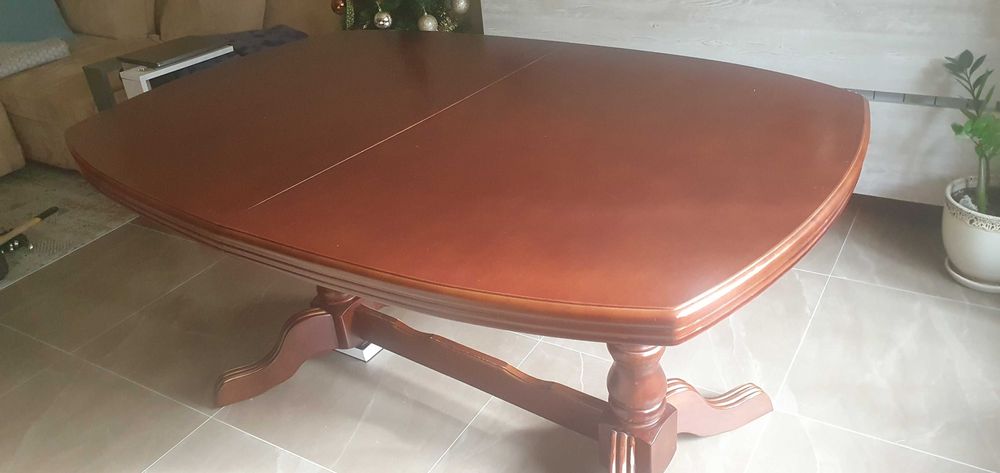 Елипсовидна трапезна маса от масивно дърво, разтегателна