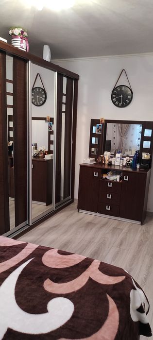 Vand apartament mobilat si utilat