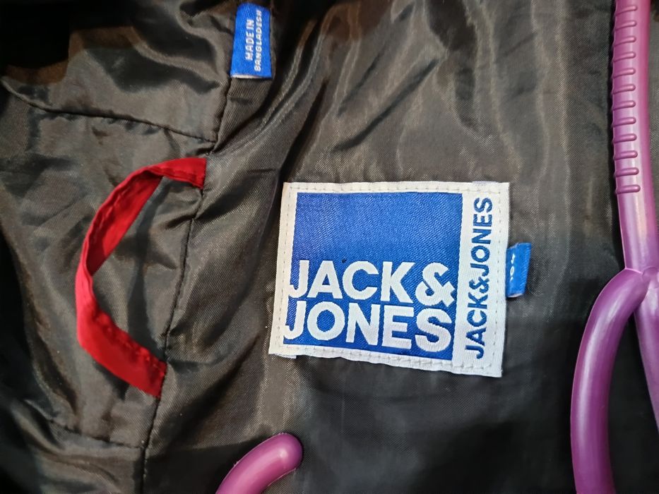 Здравейте продавам якета