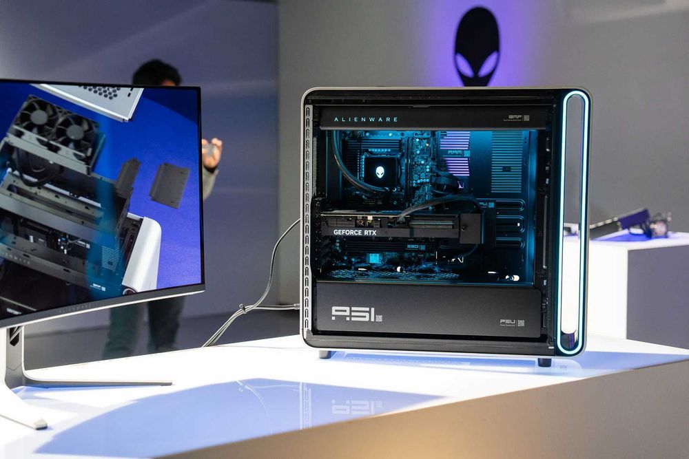 Alienware Area-51 Intel Ultra 9 285K 64GB Ram Nvidia RTX 5090 32GB 4TB