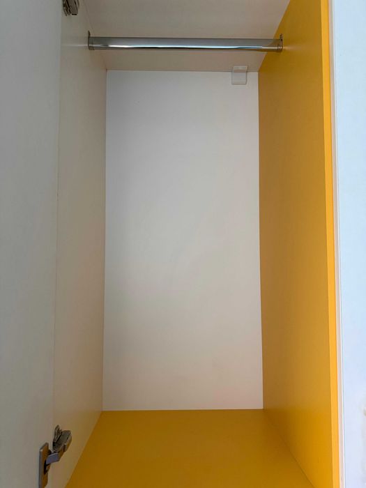 Vând dulap în stare foarte  bună, curat și pregătit de folosit imediat