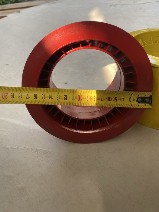 Предлагам пластмасови втулки