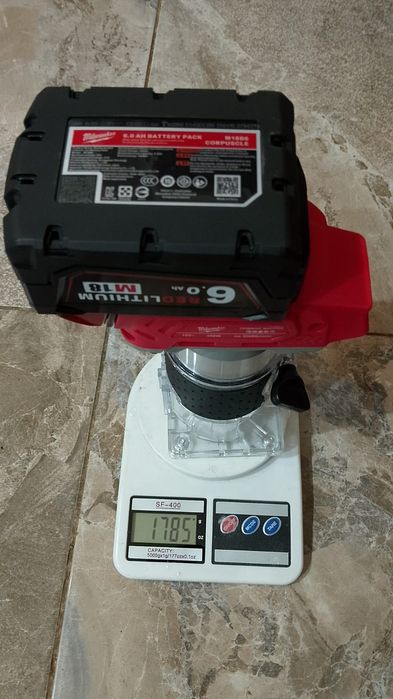 Freza pentru canturi milwaukee cu o baterie de 6A