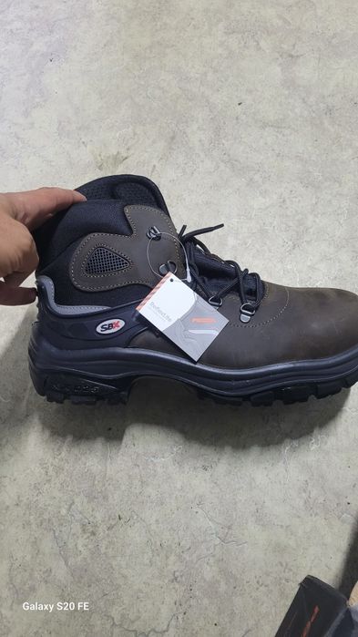 Продам рабочие ботинки