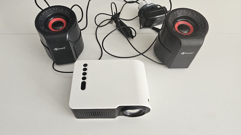 Мини проектор для дома и дачи с колонками