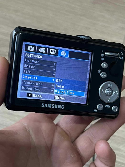 Aparat foto digital camera Samsung, printeaza data/ora statii itp