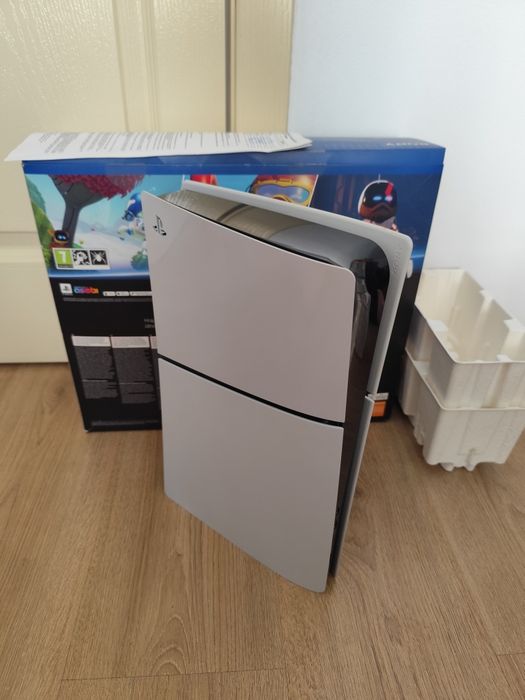 PlayStation 5 Slim Digital Практически Нова с Гаранция + 2 Игри