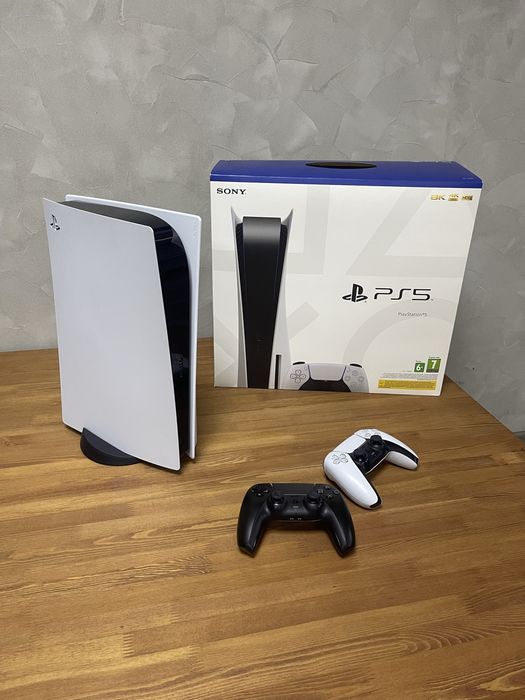 Playstation 5 в отличном состоянии с подарком