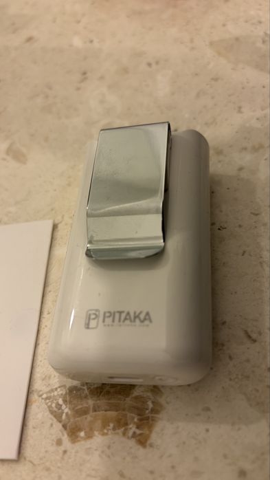 Baterie externa Pitaka pt airpods si telefoane.