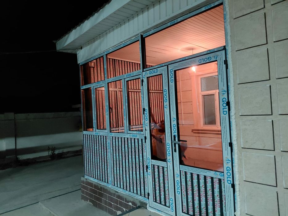 Витражи перегородки окна двери.