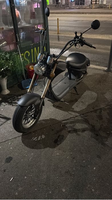 Vand scuter electric model Harley