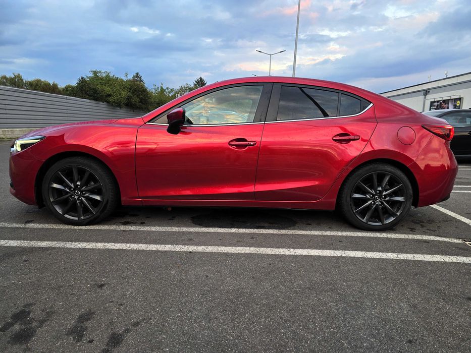 Vând Mazda 3 Sedan (Model Facelift), an fabricație 2017