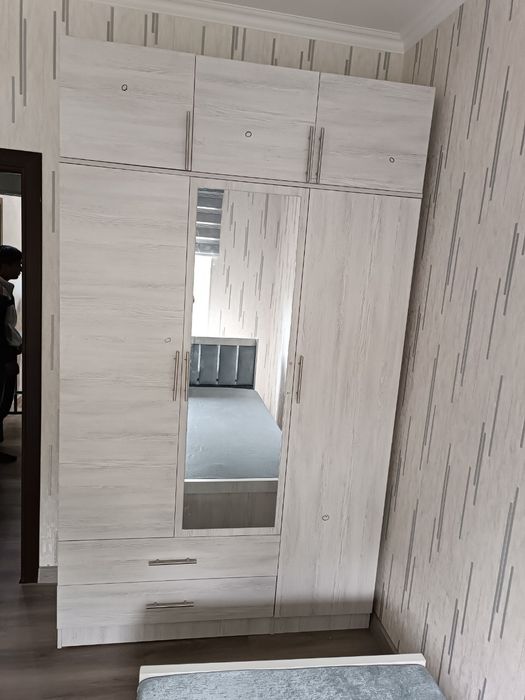 Shkaf sotiladi birinchi quldan sexdi uzidan boradi