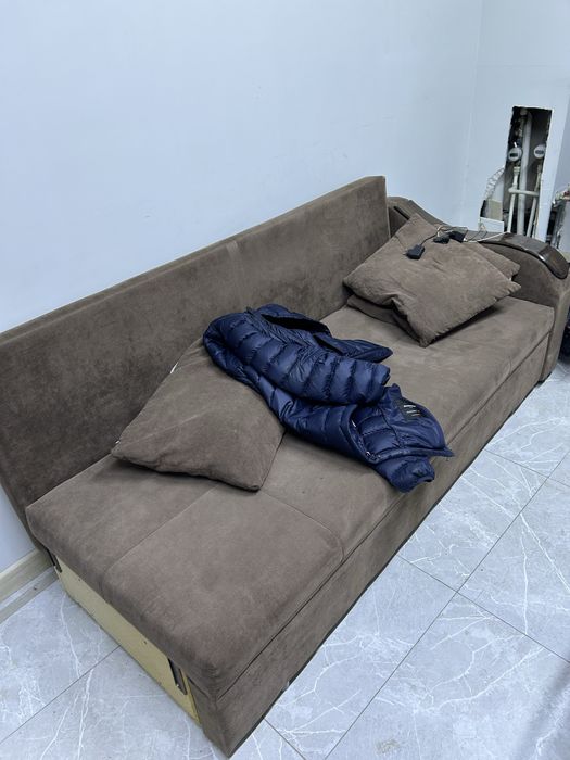 Диван старый продам, только сами забирайте