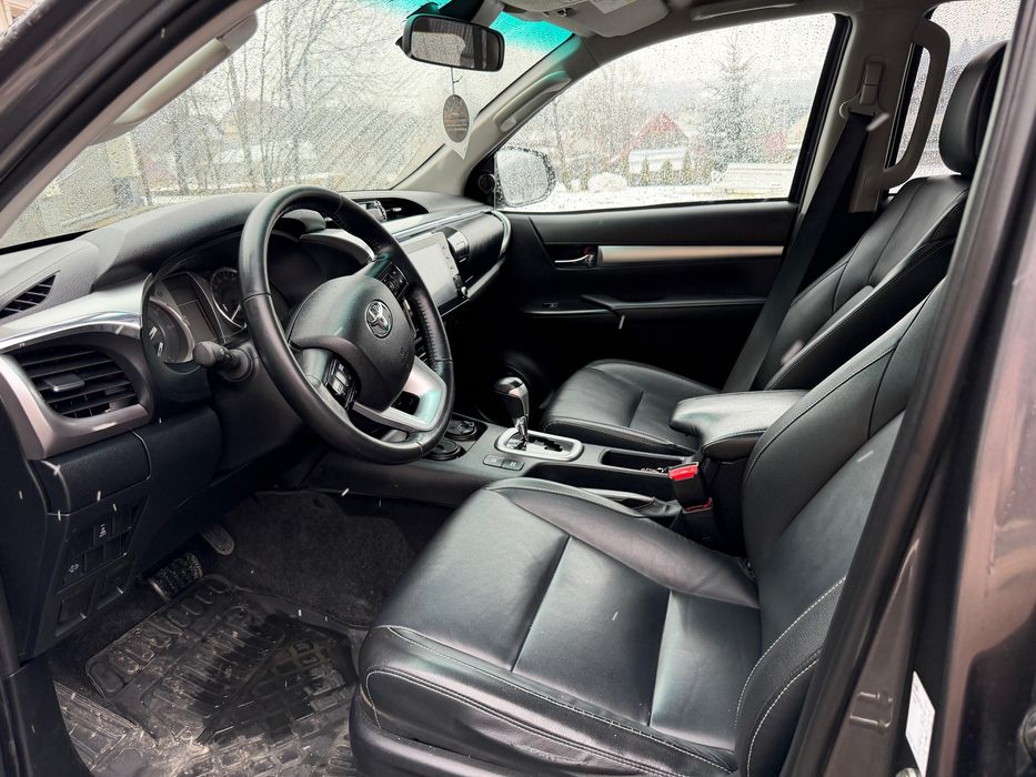 Toyota Hilux Exclusive 2.8 D-4D, Automată, 2022