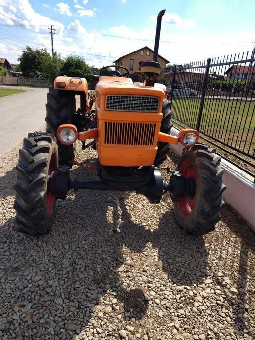 Vând tractor fiat 650