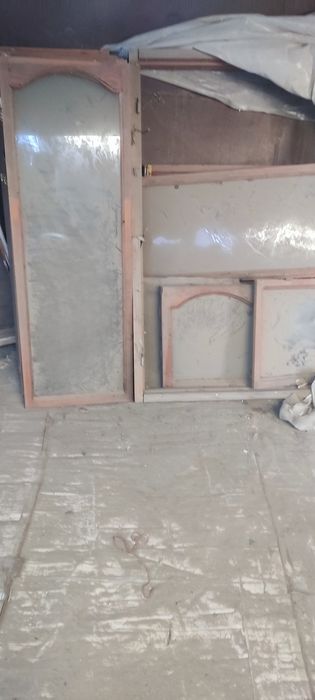 Двери, окна, решетки, кровать