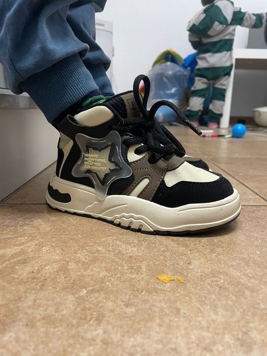 Демисезонные кроссовки kapika