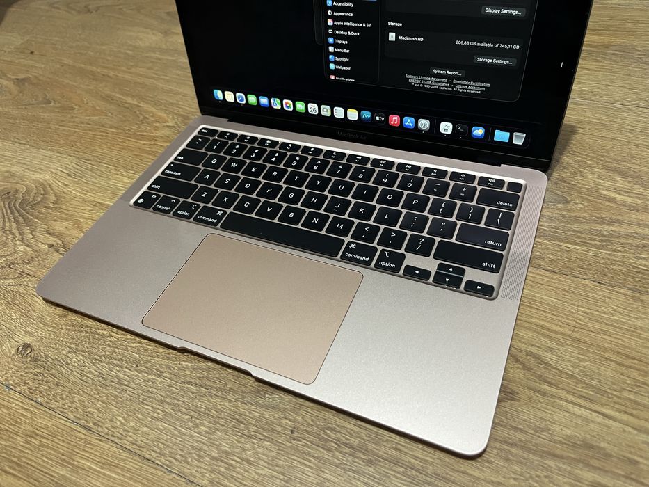 Macbook Air 13 2020 M1 8GB, 256GB SSD, 86% живот на батерията