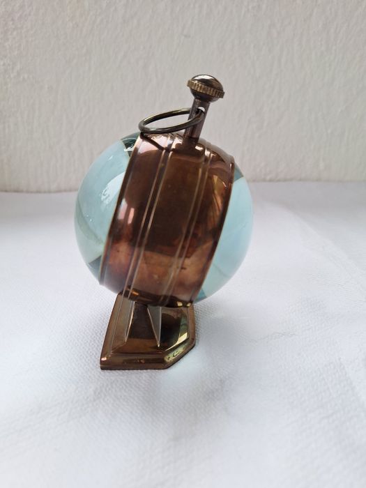 Часовник настолен бронзов с ретро дизайн 





Настолен бронзов часовн